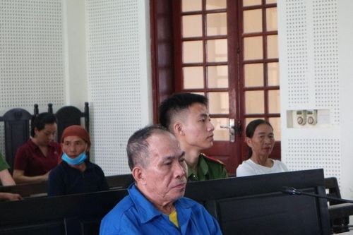 Can ngăn chồng phá hoại tài sản, vợ bị chém thương nặng