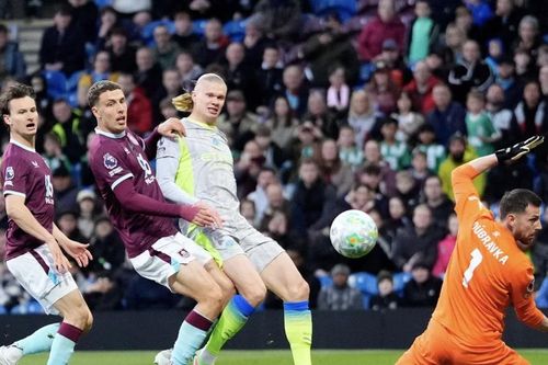 Haaland tỏa sáng, Man City chiếm ngôi đầu Ngoại hạng Anh của Arsenal