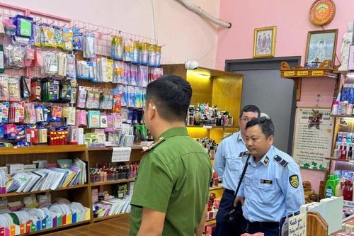 Thu giữ lô mỹ phẩm lớn nghi nhập lậu tại Cần Thơ