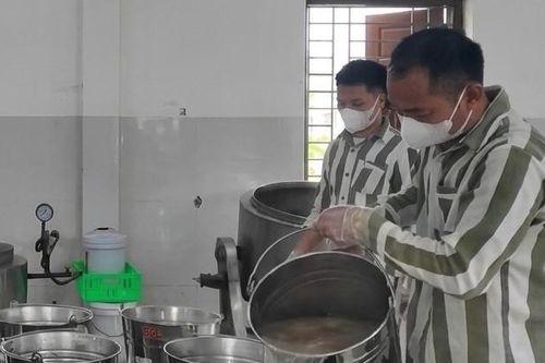 Khi tình người là 'chìa khóa' cho hành trình phục thiện