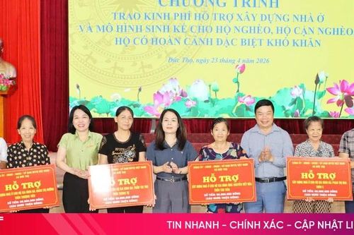 Trao nhà tình nghĩa và mô hình sinh kế cho hộ nghèo ở Đức Thọ