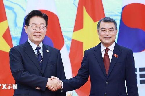 Thủ tướng Lê Minh Hưng hội kiến Tổng thống Hàn Quốc Lee Jae Myung