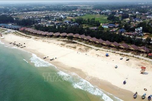 Hàng chục nhà hàng, công trình du lịch tiền tỷ 'đắp chiếu'