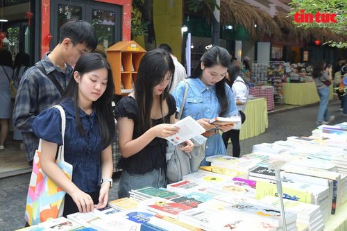 Tháo gỡ 'điểm nghẽn' để ngành sách bước vào công nghiệp văn hóa