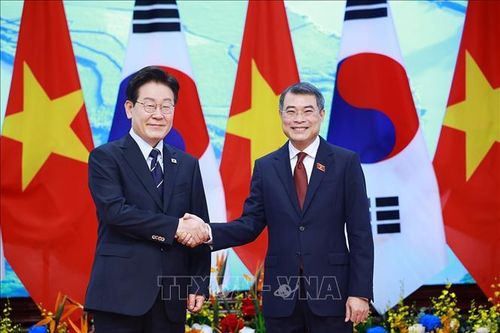 Thủ tướng Lê Minh Hưng hội kiến Tổng thống Hàn Quốc Lee Jae Myung