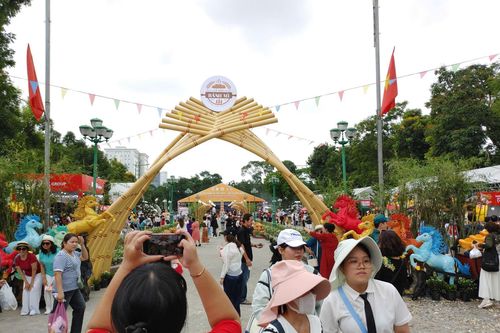 Đông đảo người dân đổ về Lễ hội Bánh mì Việt Nam 2026