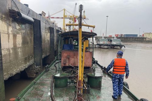 Cảnh sát biển bắt giữ tàu vận chuyển trái phép dầu DO tại khu vực biển giáp ranh Hải Phòng - Quảng Ninh