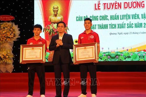 Tuyên dương các huấn luyện viên, vận động viên xuất sắc