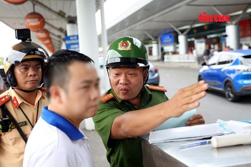 TP Hồ Chí Minh: Nhiều tài xế bị phạt tại sân bay Tân Sơn Nhất