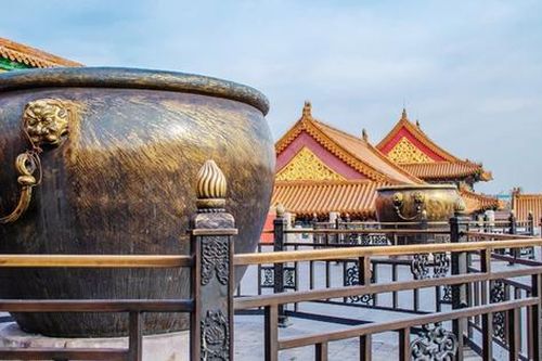 Bí ẩn gây sốc: Hàng trăm chum nước 'khổng lồ' ở Tử Cấm Thành không bao giờ đóng băng, vì sao?