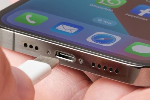 Đừng cắm bừa những thiết bị này vào cổng USB smartphone