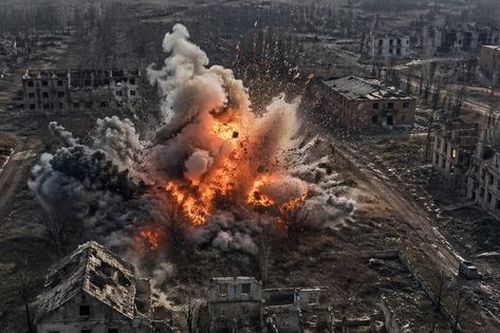 Hỏa lực Nga giáng đòn mạnh: Kho đạn Ukraine nổ tung, mặt trận Kupyansk rung chuyển