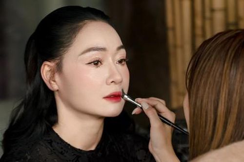 Nữ NSƯT 'lột xác' phong cách ở độ tuổi trung niên khiến vạn người mê