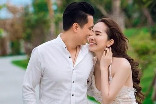 'Cá sấu chúa' Quỳnh Nga bất ngờ công khai thơm má Việt Anh