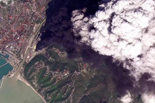 Nhà máy lọc dầu Nga cháy 3 ngày sau đòn drone của Ukraine, không khí ô nhiễm nặng
