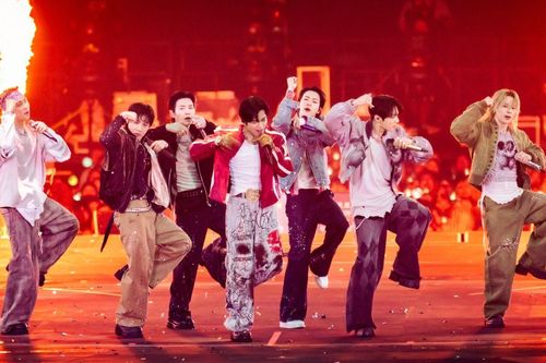 Chủ tịch HYBE đối mặt nguy cơ bị bắt, BTS vẫn 'vững như bàn thạch' trên đỉnh cao thế giới