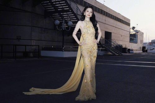 Diện váy bó sát, Ngu Thư Hân khoe eo thon nuột nà