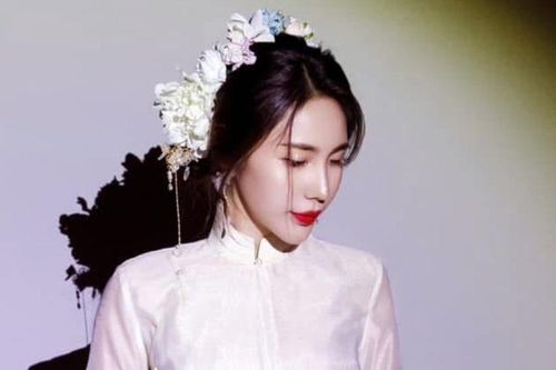 Ca sĩ Thủy Tiên hạnh phúc