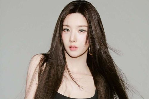 'Nữ thần Waterbomb' Kwon Eun Bi chính thức có 'bến đỗ' mới