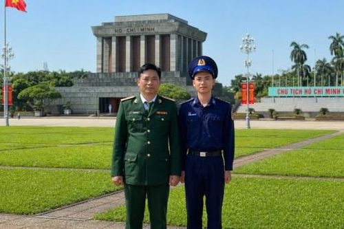 'Lớp cha trước, lớp con sau': Những hành trình nối dài màu áo lính