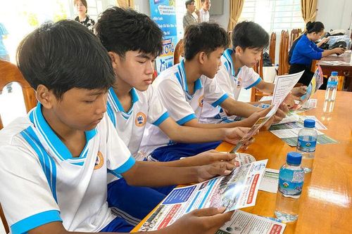 Gần 200 người lao động, đoàn viên, thanh niên phường Thới Sơn được tư vấn việc làm