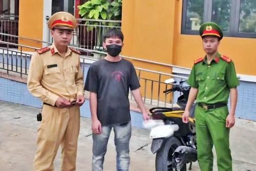 Bắc Ninh: Phóng xe 95 km/h, không bằng lái, thanh niên 'thông chốt' bị xử lý