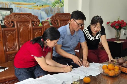 Đi từng ngõ, gõ từng nhà tuyên truyền, vận động Nhân dân