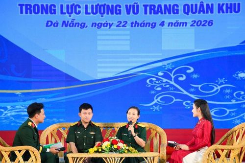 Giao lưu 'Vang mãi bản hùng ca phụ nữ Khu 5'