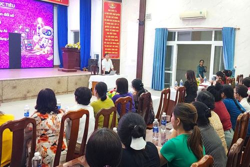 Phường Hòa Khánh tập huấn ứng dụng AI hỗ trợ phụ nữ phát triển kinh tế