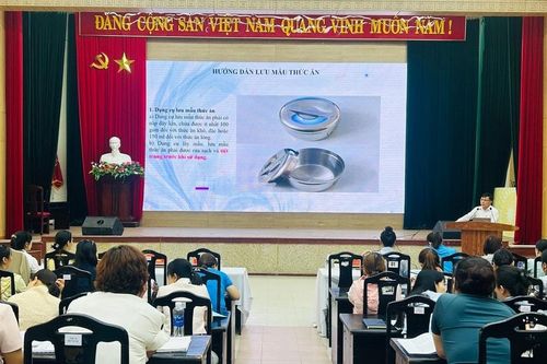 Tập huấn kiến thức an toàn thực phẩm cho trường học phường Hòa Khánh