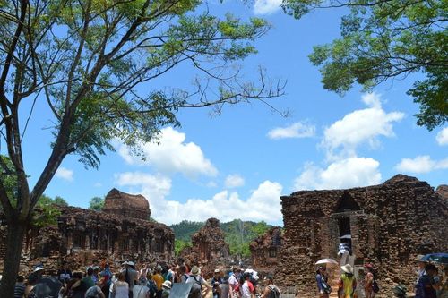 Miễn phí vé tham quan Mỹ Sơn cho du khách nữ mặc áo dài