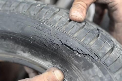 Các bộ phận ô tô dễ hư hỏng khi nắng nóng: Rủi ro tiềm ẩn trên xe xăng và xe điện