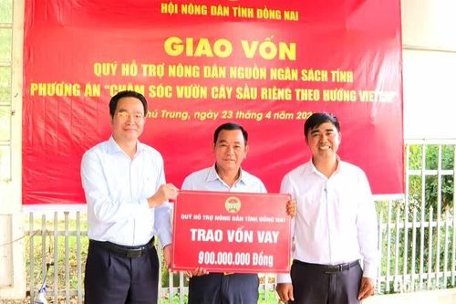 Hỗ trợ vốn vay 900 triệu đồng từ Quỹ Hỗ trợ nông dân cho hợp tác xã trồng sầu riêng VietGAP