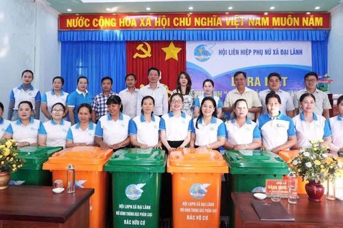 Hội Liên hiệp Phụ nữ xã Đại Lãnh ra mắt mô hình 'Thùng rác phân loại'