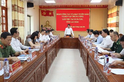 Đoàn công tác của Ban Tuyên giáo và Dân vận Trung ương làm việc với xã Pa Tần