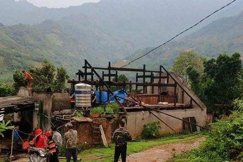Lào Cai: Mưa, dông lốc, gió giật mạnh gây thiệt hại khoảng 2 tỷ đồng