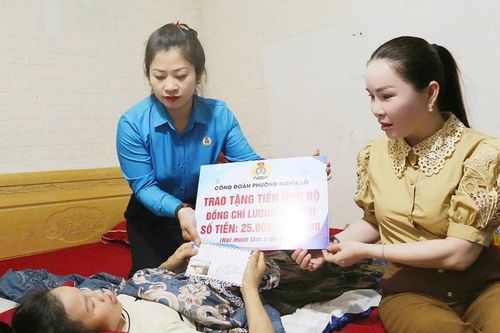Công đoàn phường Nghĩa Lộ hỗ trợ 25 triệu đồng cho nữ công nhân dũng cảm cứu người