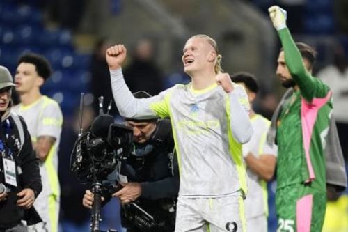 Erling Haaland giúp Man City chiếm ngôi đầu và tiễn Burnley xuống hạng