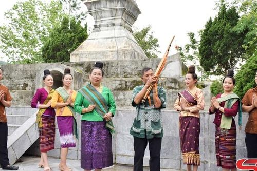 Giữ gìn bản sắc văn hóa dân tộc Lào