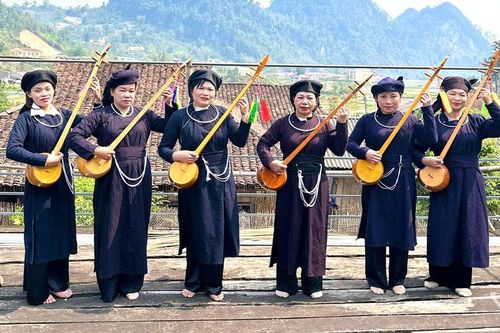 'Cầu nối' bảo tồn văn hóa truyền thống