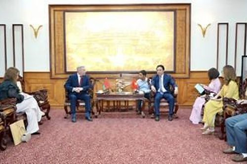 Thúc đẩy hợp tác đa lĩnh vực với Belarus, mở rộng kết nối đầu tư và du lịch
