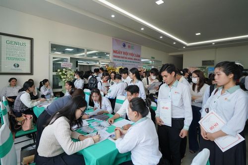 Đà Nẵng: Hơn 200 doanh nghiệp tham gia tuyển dụng tại Ngày hội việc làm 2026 Trường Đại học Đông Á