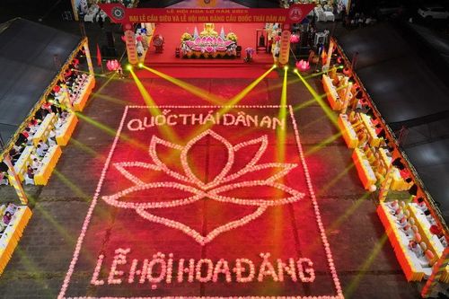 Ninh Bình: Lễ cầu siêu và thắp hoa đăng cầu nguyện trong khuôn khổ Lễ hội Hoa Lư 2026