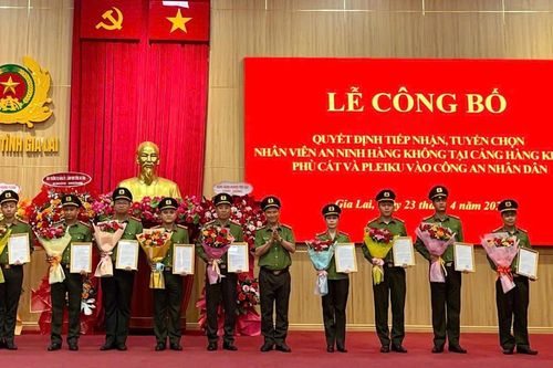 Gia Lai: 39 nhân viên an ninh hàng không được tuyển vào Công an nhân dân