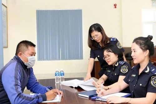 Chi cục Hải quan khu vực XIII: Kim ngạch xuất nhập khẩu tăng vọt nhờ mặt hàng năng lượng và nông sản