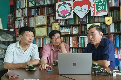 Có một cuộc 'duyệt binh' thầm lặng của các Tướng lĩnh qua từng trang sách...