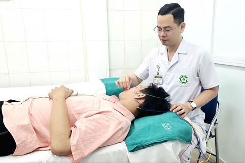 Cảnh báo liệt dây thần kinh số 7 do sốc nhiệt vào mùa hè