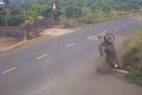 Khởi tố thiếu tá Cảnh sát giao thông Nguyễn Quang Hoàng vì không cứu giúp nam sinh gặp tai nạn