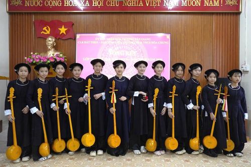 Tổng kết lớp truyền dạy hát then - đàn tính cho học sinh tại phường Tân Giang