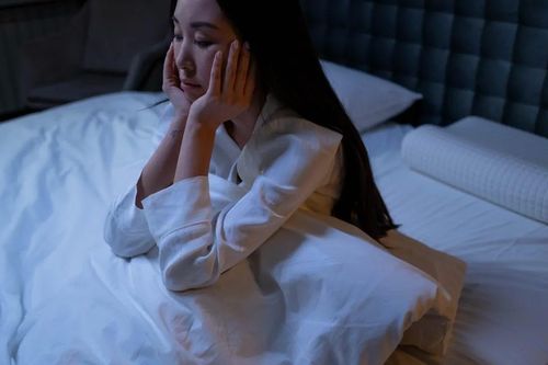 Tỉnh giấc giữa đêm, tuyệt đối đừng làm 3 điều này nếu không muốn ảnh hưởng đến sức khỏe